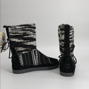 TOMS Nepal Boots NWT